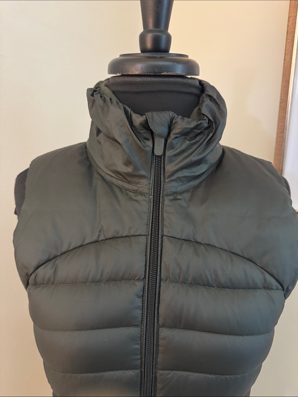Lululemon | Women Down For A Run Vest II Size 6 Gator Green Reflective - Picture 2 of 7
